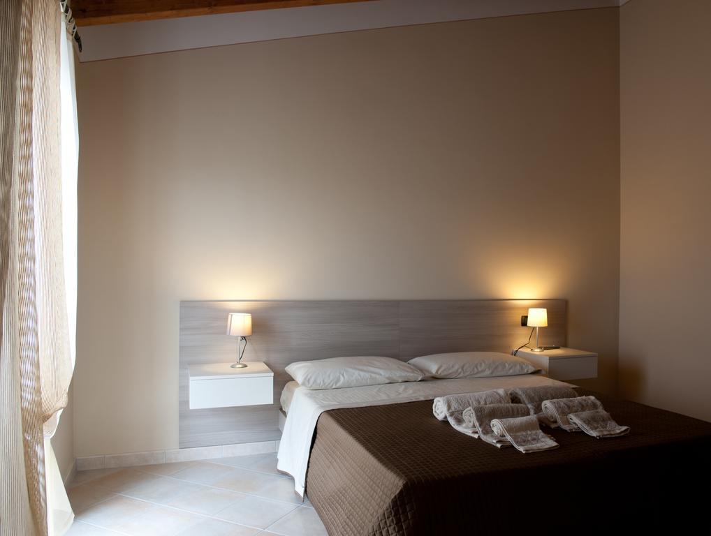 Al Borgo Alloggi Desenzano del Garda Phòng bức ảnh